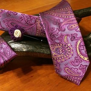 Purple Paisley Tie with Purple /Ecru Lapel Acce